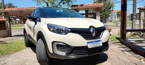 RENAULT CAPTUR 1.6 16V SCE FLEX LIFE X-TRONIC RENAULT CAPTUR 1.6 16V SCE FLEX LIFE X-TRONIC